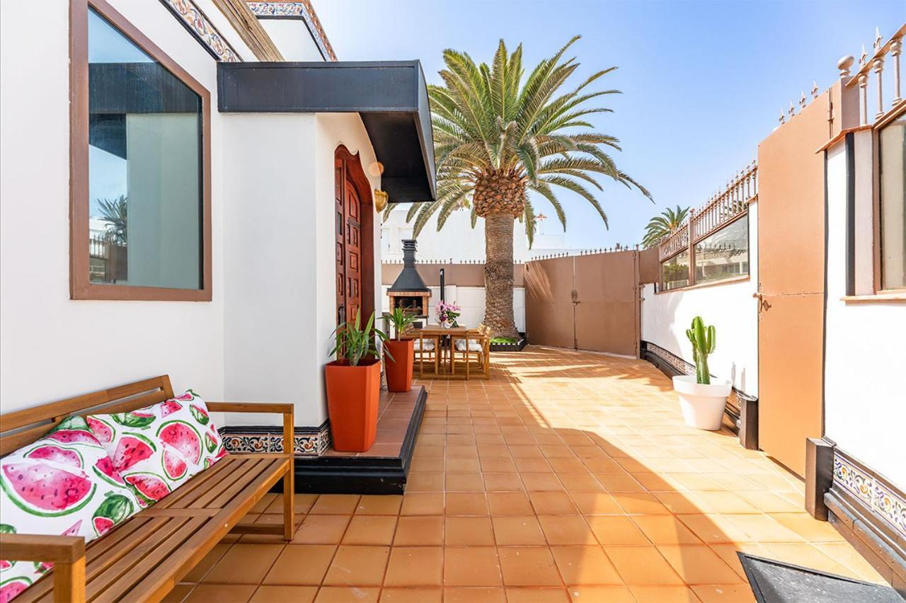 Villa Corralejo Bay Beachfront Corralejo By Holidays Home Exterior foto